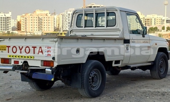 Buy Used Toyota Land Cruiser White Car in Banjul in Banjul Buy Used Toyota Land Cruiser White Car in Banjul in Banjul