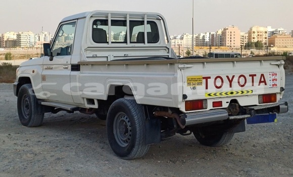 Buy Used Toyota Land Cruiser White Car in Banjul in Banjul Buy Used Toyota Land Cruiser White Car in Banjul in Banjul