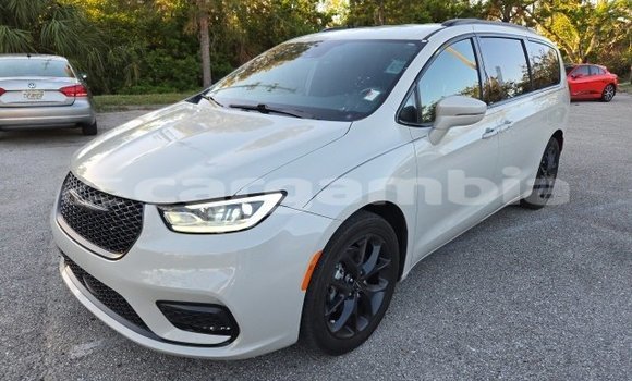 اشتري مستعمل Chrysler Pacifica White سيارة في Banjul في Banjul