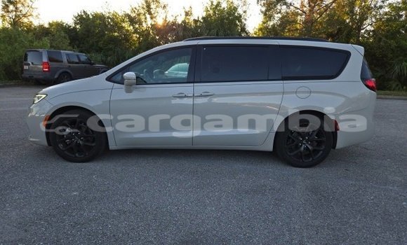 Buy Used Chrysler Pacifica White Car in Banjul in Banjul Buy Used Chrysler Pacifica White Car in Banjul in Banjul