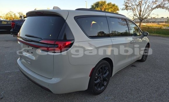 Buy Used Chrysler Pacifica White Car in Banjul in Banjul Buy Used Chrysler Pacifica White Car in Banjul in Banjul