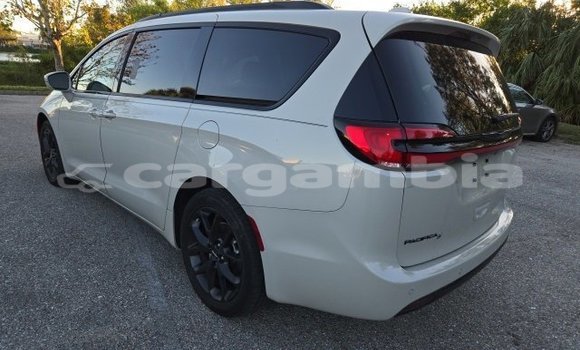 Buy Used Chrysler Pacifica White Car in Banjul in Banjul Buy Used Chrysler Pacifica White Car in Banjul in Banjul