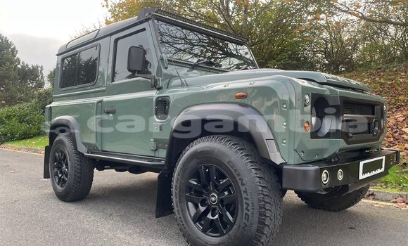 Buy Used Land Rover Defender Green Car in Banjul in Banjul Buy Used Land Rover Defender Green Car in Banjul in Banjul