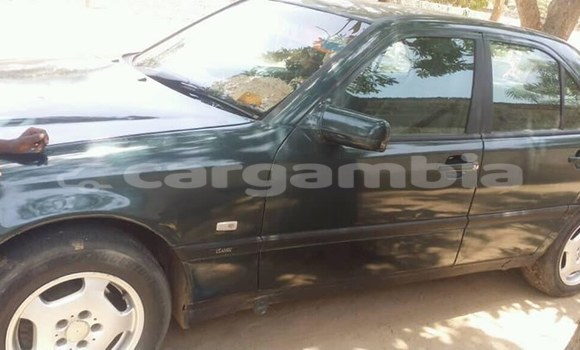 اشتري مستعمل Mercedes-Benz C-klasse Black سيارة في Banjul في Banjul