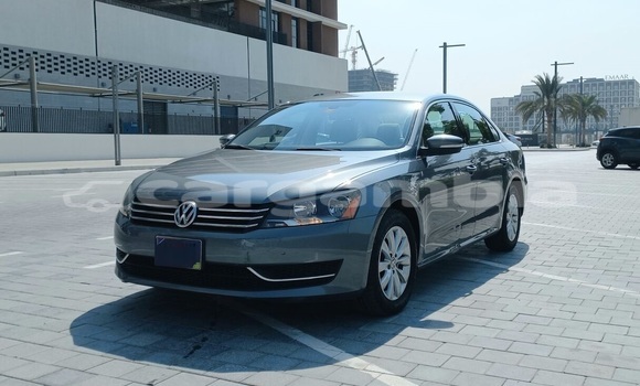اشتري مستعمل Volkswagen Passat Blue سيارة في Banjul في Banjul
