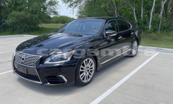 اشتري مستعمل Lexus LS Blue سيارة في Banjul في Banjul