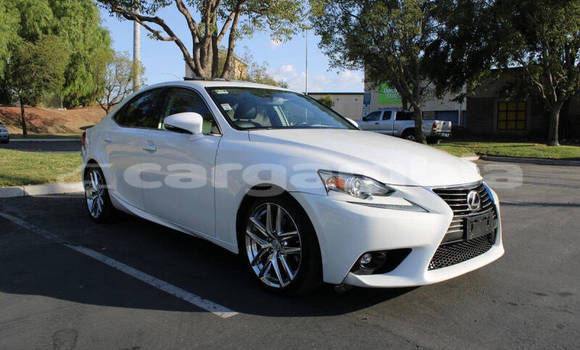 اشتري مستعمل Lexus IS White سيارة في Banjul في Banjul