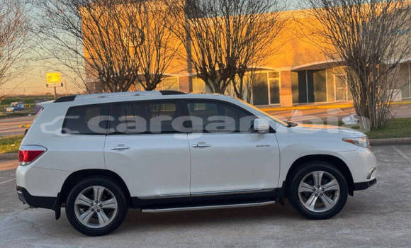 Buy Used Toyota Highlander White Car in Banjul in Banjul Buy Used Toyota Highlander White Car in Banjul in Banjul