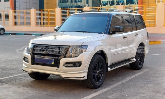 اشتري مستعمل Mitsubishi Pajero White سيارة في Banjul في Banjul