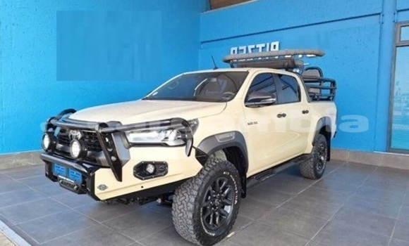 Buy Used Toyota Hilux Beige Car in Banjul in Banjul Buy Used Toyota Hilux Beige Car in Banjul in Banjul