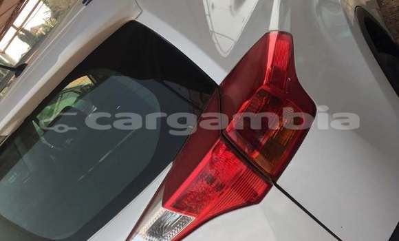 اشتري مستعمل Toyota RAV4 White سيارة في Banjul في Banjul اشتري مستعمل Toyota RAV4 White سيارة في Banjul في Banjul