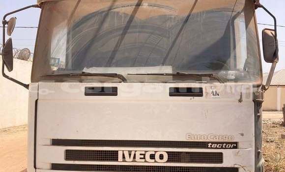 اشتري مستعمل Iveco Cargo White شاحنة في Banjul في Banjul