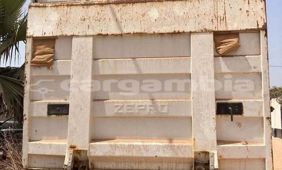 اشتري مستعمل Iveco Cargo White شاحنة في Banjul في Banjul اشتري مستعمل Iveco Cargo White شاحنة في Banjul في Banjul