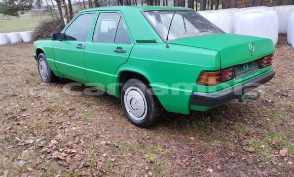 اشتري مستعمل Mercedes‒Benz 250 Green سيارة في Banjul في Banjul