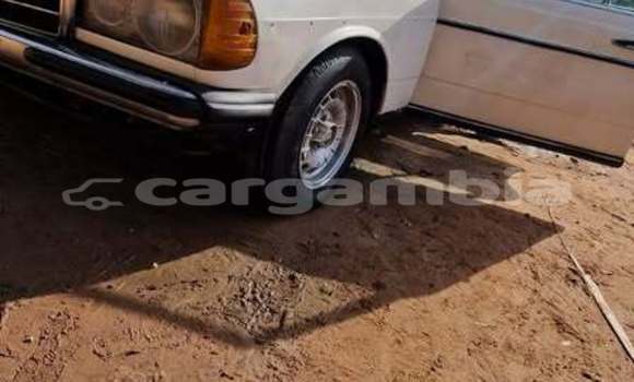 اشتري مستعمل Mercedes‒Benz 200 White سيارة في Banjul في Banjul اشتري مستعمل Mercedes‒Benz 200 White سيارة في Banjul في Banjul