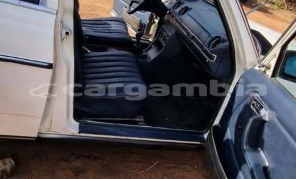 اشتري مستعمل Mercedes‒Benz 200 White سيارة في Banjul في Banjul اشتري مستعمل Mercedes‒Benz 200 White سيارة في Banjul في Banjul