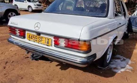 اشتري مستعمل Mercedes‒Benz 200 White سيارة في Banjul في Banjul اشتري مستعمل Mercedes‒Benz 200 White سيارة في Banjul في Banjul
