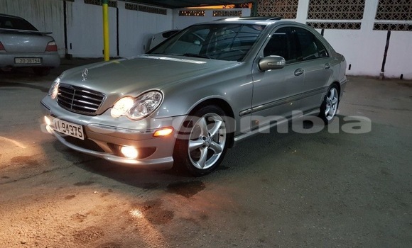 اشتري مستعمل Mercedes-Benz C180 coupe Silver سيارة في Serekunda في Kanifing