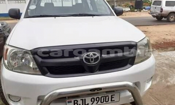 اشتري Imported Toyota HiAce White شاحنة في Sukuta في Brikama